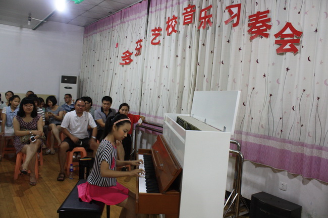 学习钢琴对孩子有哪些帮助？